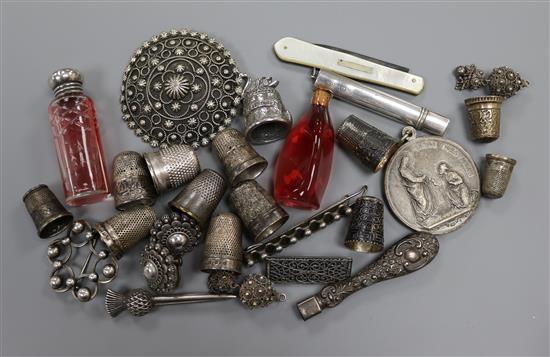 Assorted collectables including white metal brooches, silver thimbles and silver mounted scent bottle.